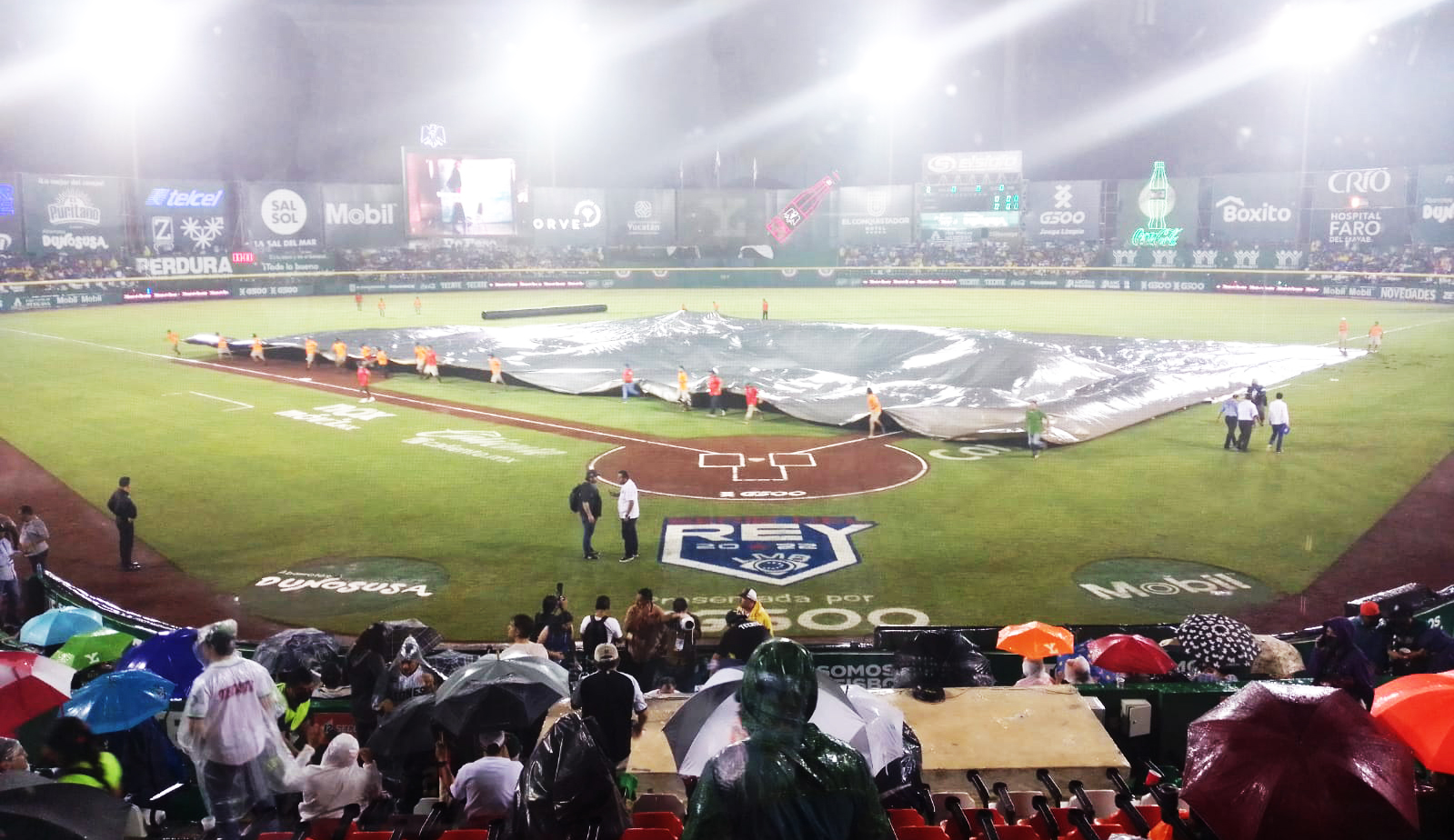 Por la lluvia suspenden el juego de Leones y Sultanes; se reprograman los  partidos via @laviejaguardiaa