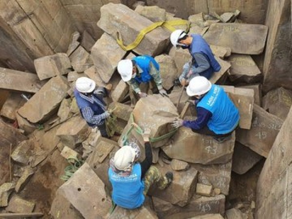 Arqueólogos descubren 317 reliquias en un templo de Laos, más de la mitad son de oro 